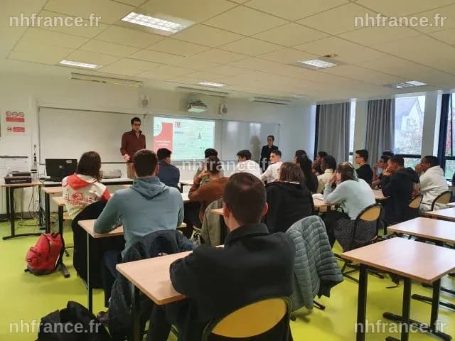 Des étudiants de CentraleSupélec font découvrir la science aux jeunes écoliers