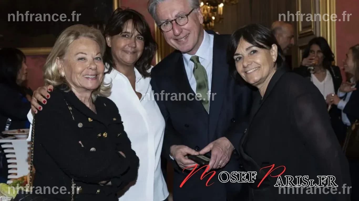 Vincent Hervouët avec un appareil photo.
