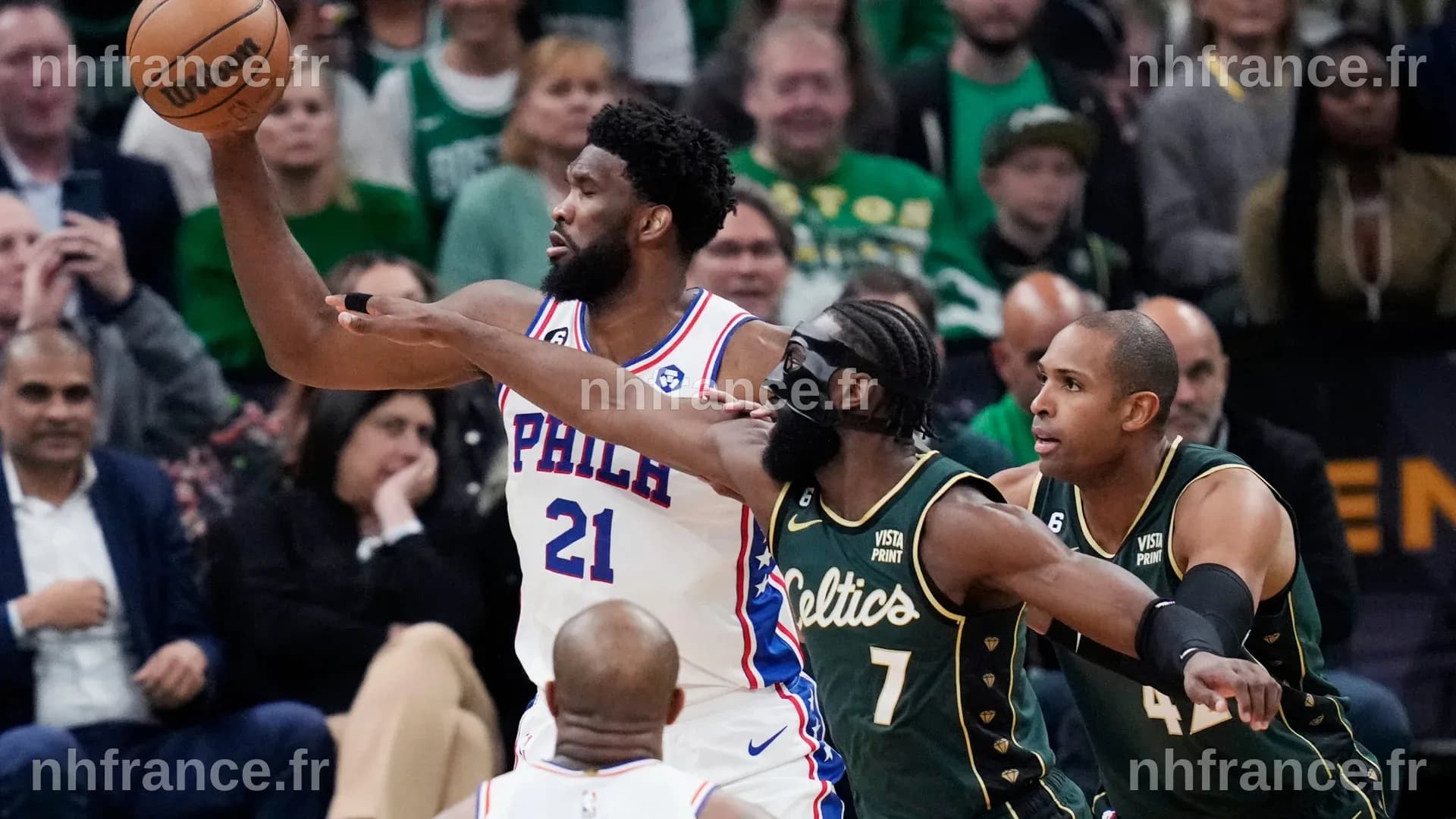 Joel Embiid brille avec 33 points, les 76ers battent les Celtics en Match 5 pour maintenir leur saison