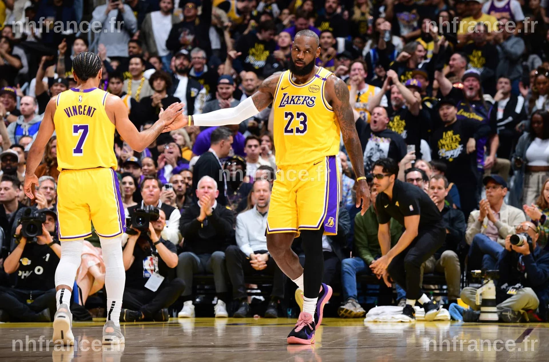 Les Lakers écrasent les Rockets en match 6 et se qualifient pour affronter le Thunder en playoffs NBA