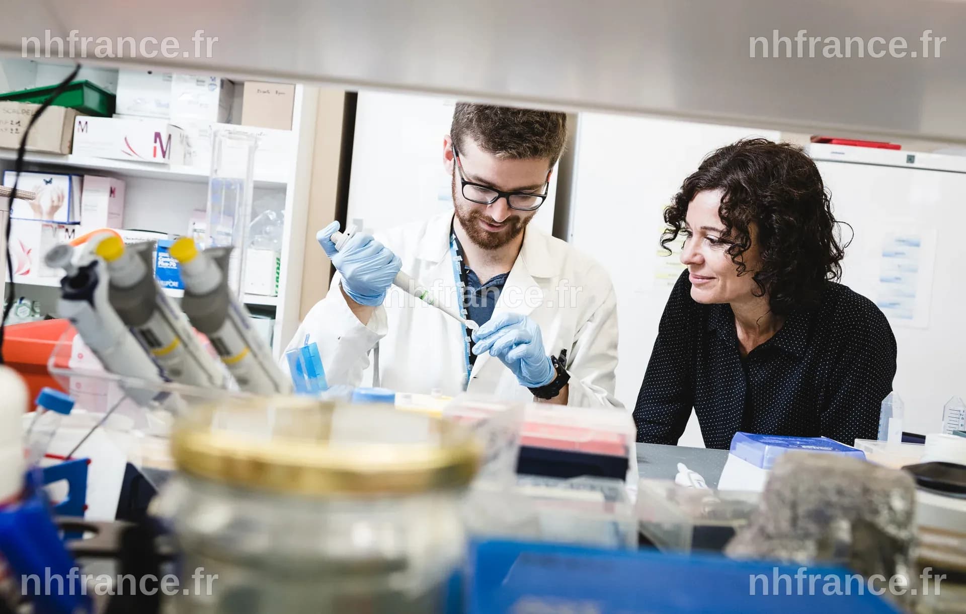 L'Exil Inévitable : Un Chercheur Russe et un Scientifique Américain Trouvent Refuge au CNRS pour Préserver Leur Recherche