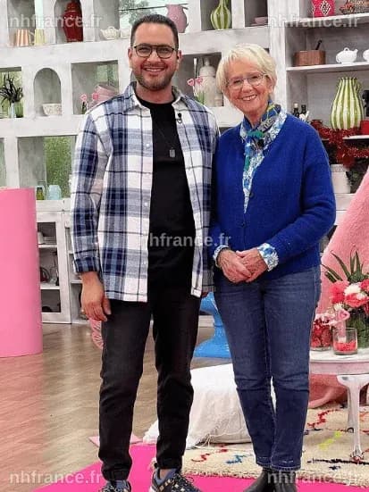 Mercotte avec un gâteau
