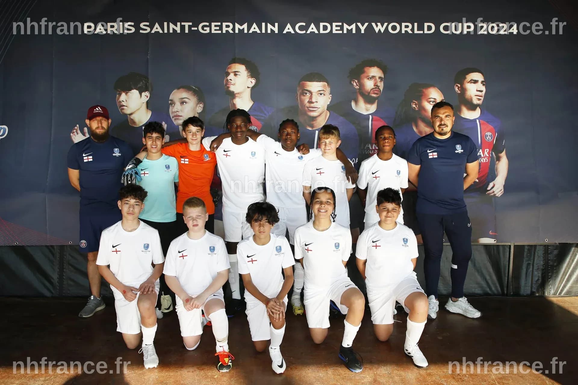 Les footballeuses réunionnaises vice-championnes de la World Cup PSG Academy 2026 après une finale contre le Brésil - Outre-mer La 1ère