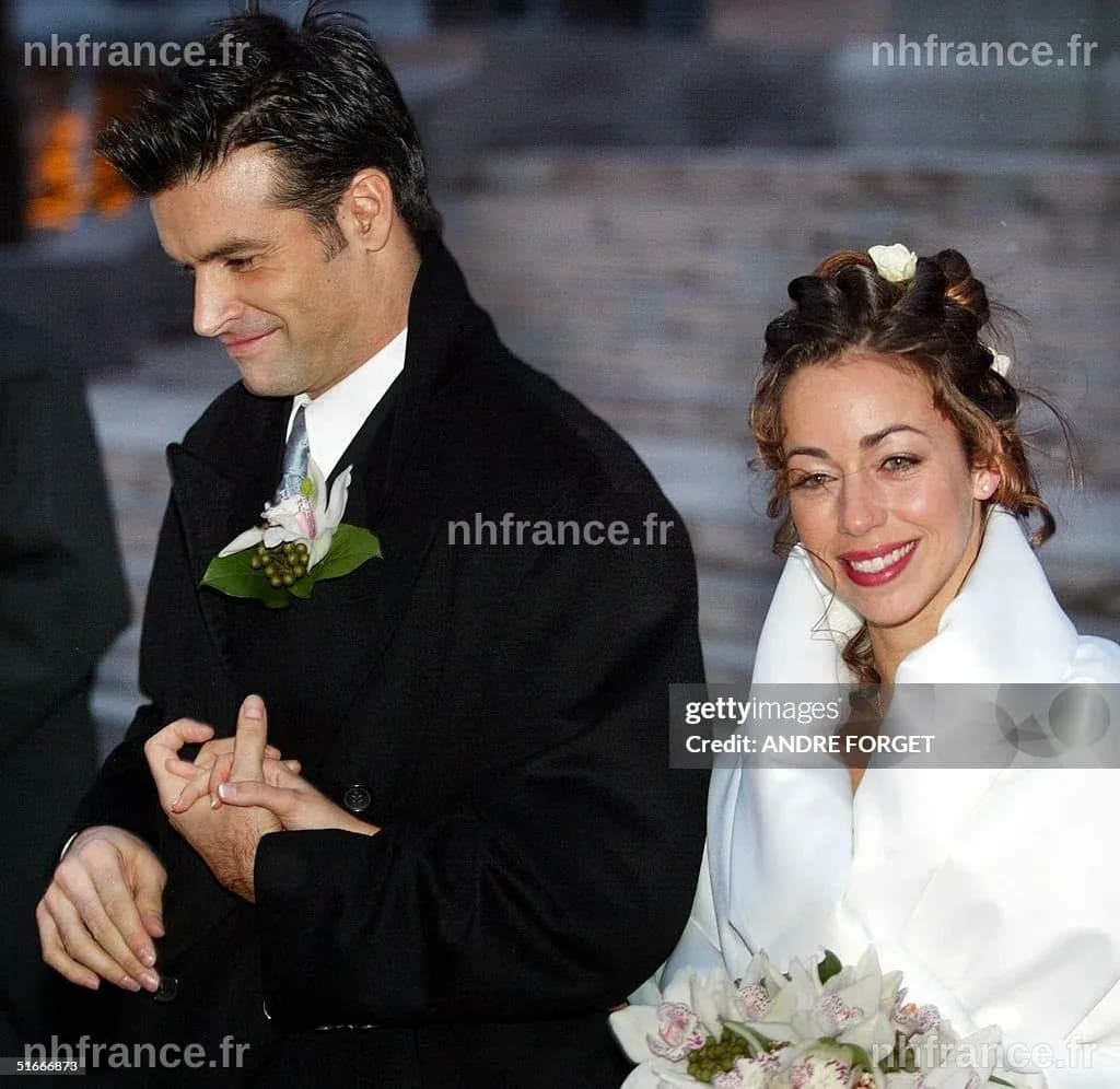 Roch Voisine et Myriam St-Jean sortant de l'église
